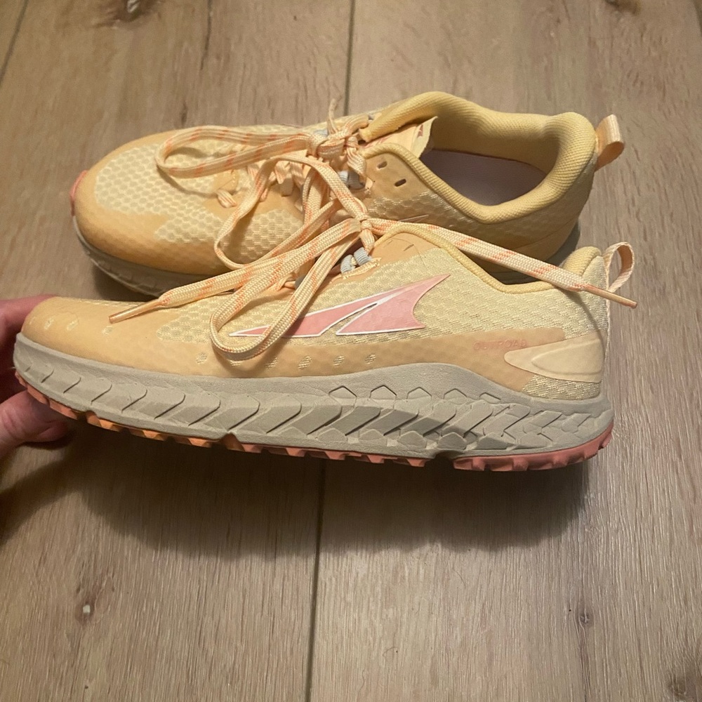 Altra Outroad Running shoe